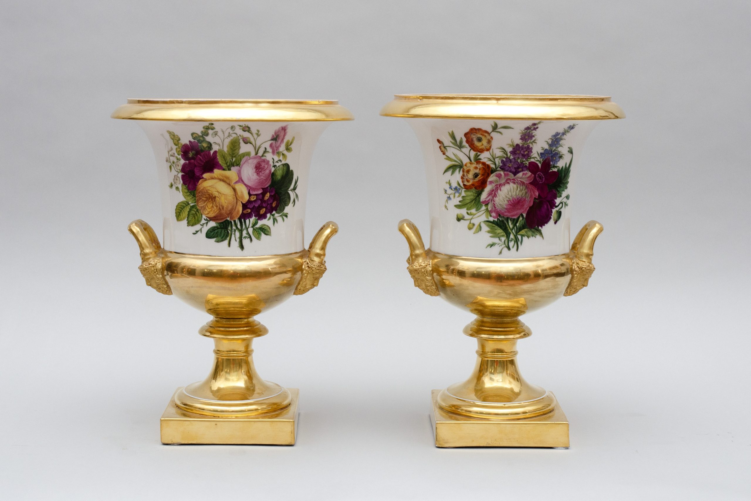 Superbe paire de vases Médicis à thème de chasse, Schoelcher Paris – Image 2
