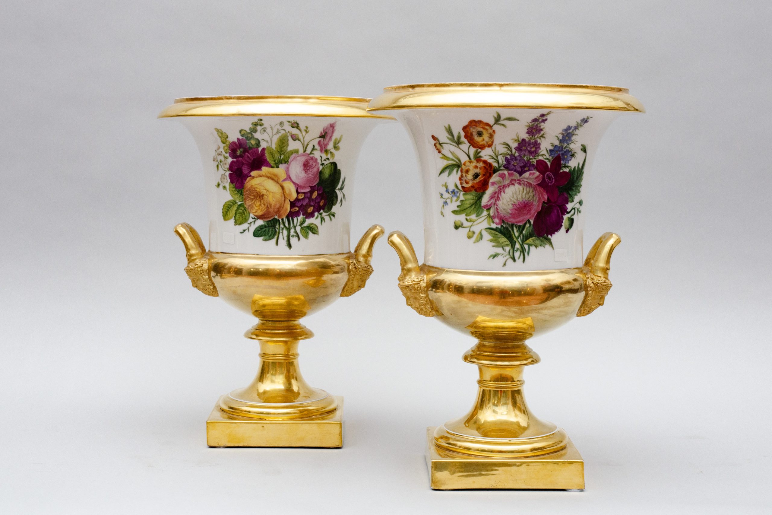 Superbe paire de vases Médicis à thème de chasse, Schoelcher Paris
