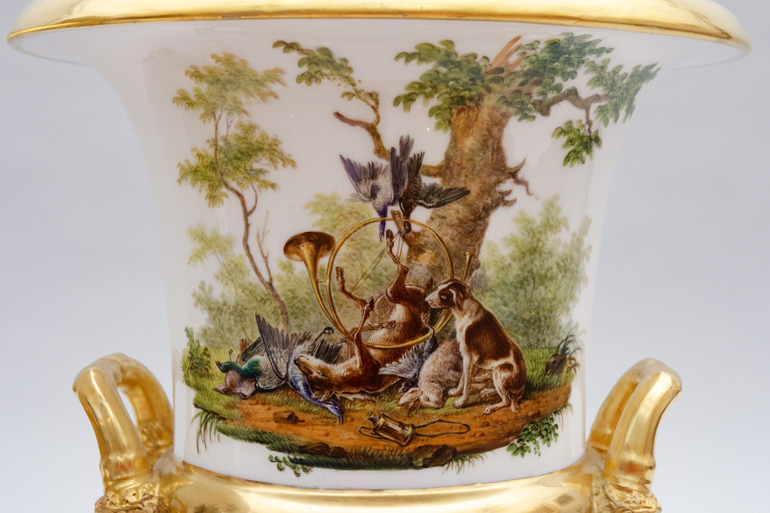 Superbe paire de vases Médicis à thème de chasse, Schoelcher Paris – Image 5
