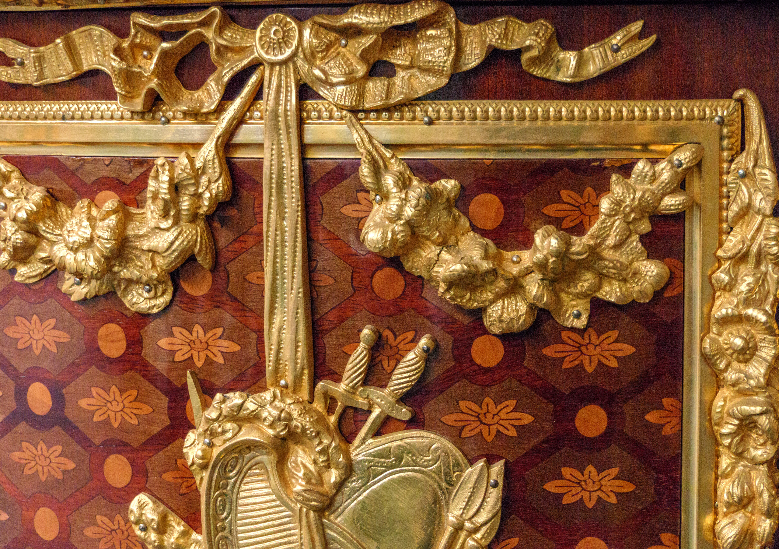 Zeldzame commode "aux Guerriers" naar Riesener - Image 10