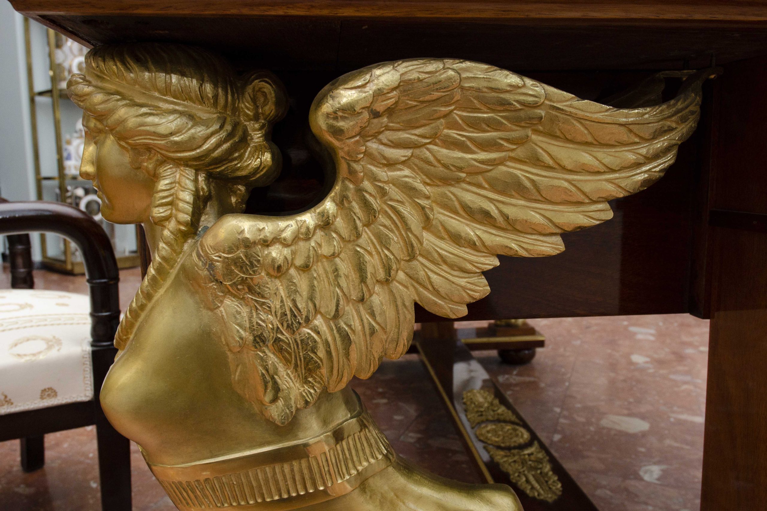 Grand bureau plat aux sphinges en bronze doré, dans le goût de Jacob Desmalter – Image 9