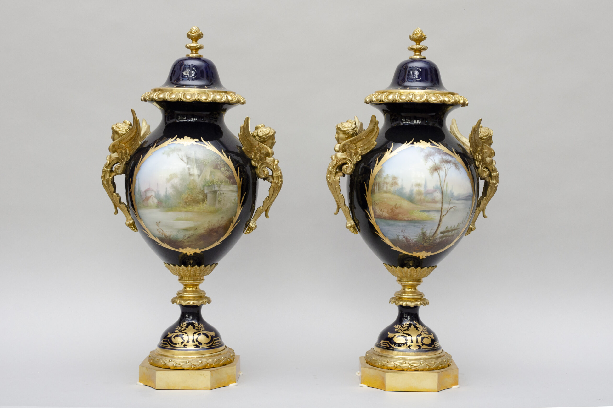 Pair of cobalt bleu ormulu vases with winged women's busts, Sèvres style - Image 6