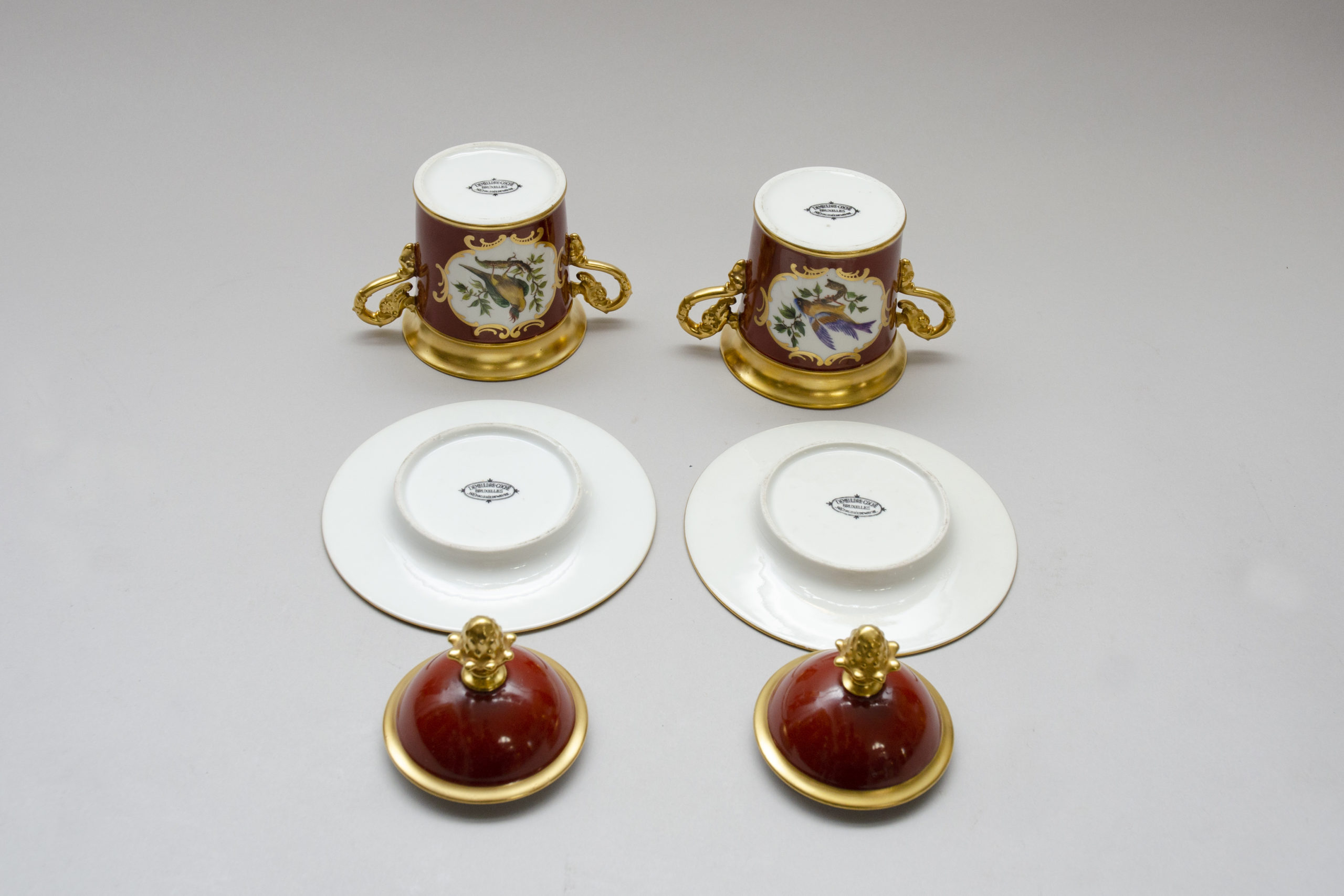Paire de trembleuses couvertes et soucoupes, porcelaine de Bruxelles – Image 11