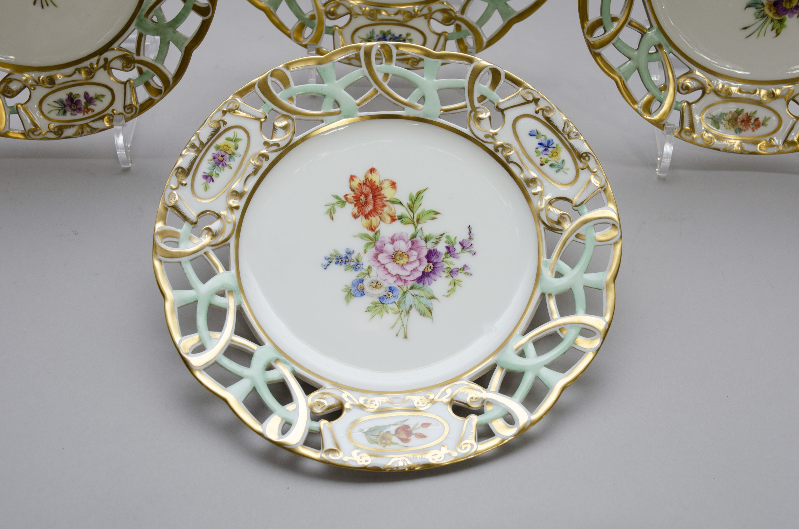 Série de six assiettes ajourées, porcelaine de Bruxelles – Image 6