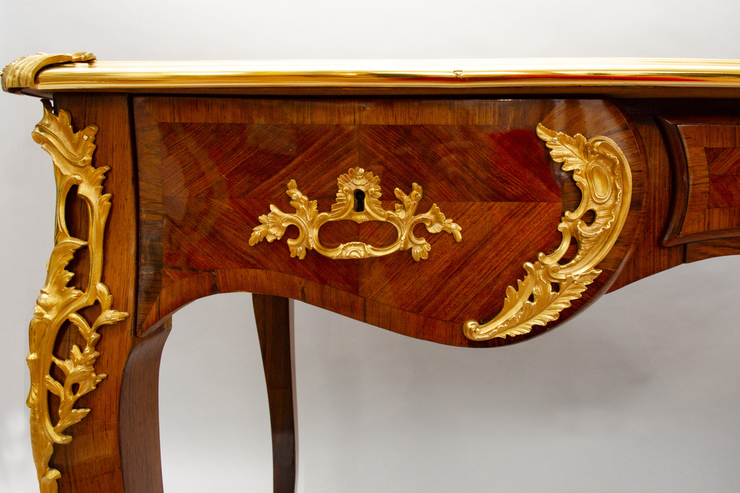 Magnifique bureau plat de style Louis XV – Image 10