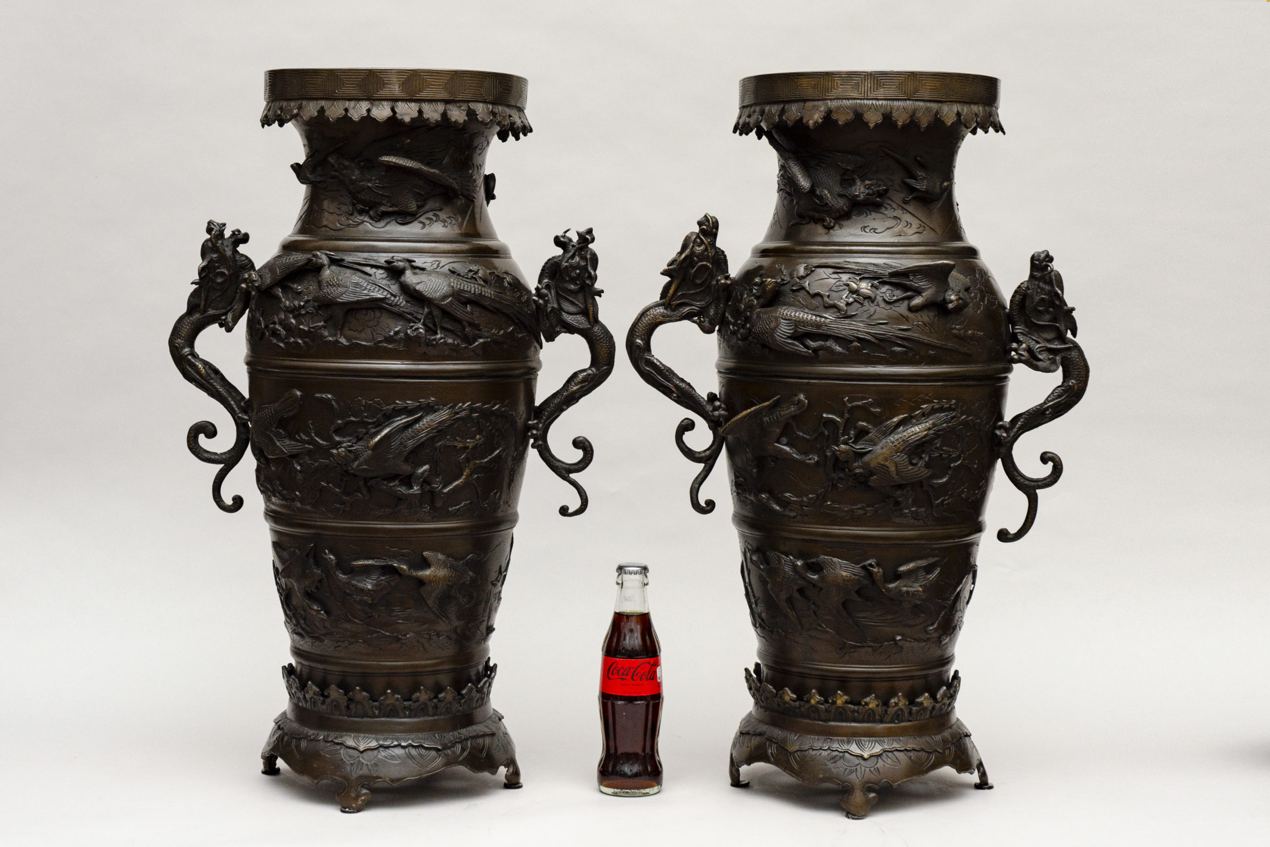 Paire of bronze Japanese lamps-vases - Image 16