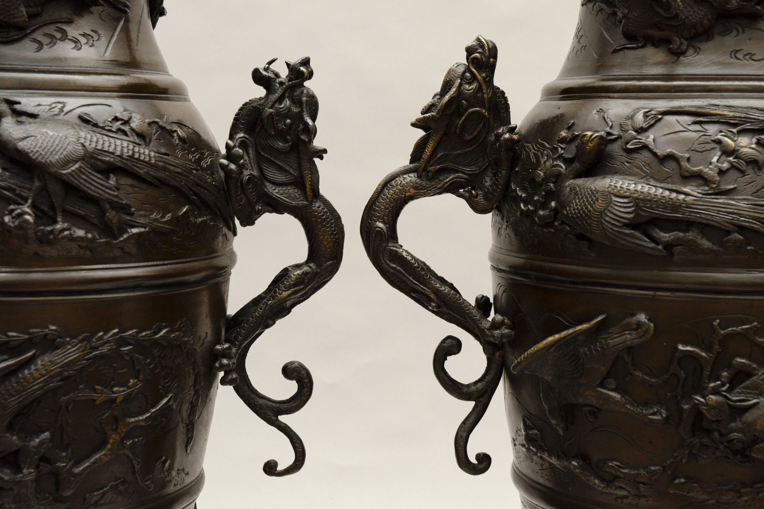 Paire of bronze Japanese lamps-vases - Image 6