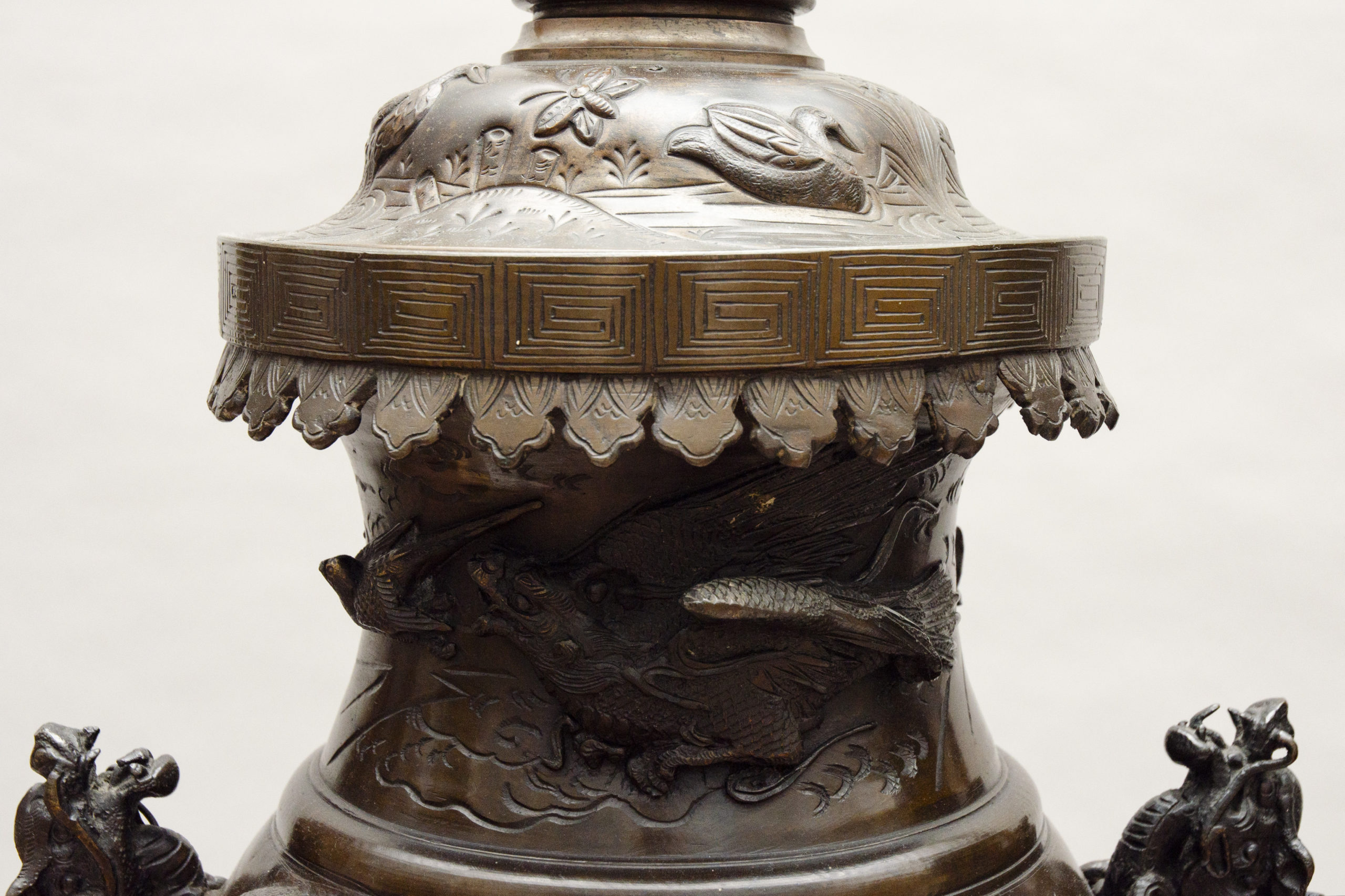 Paire of bronze Japanese lamps-vases - Image 4