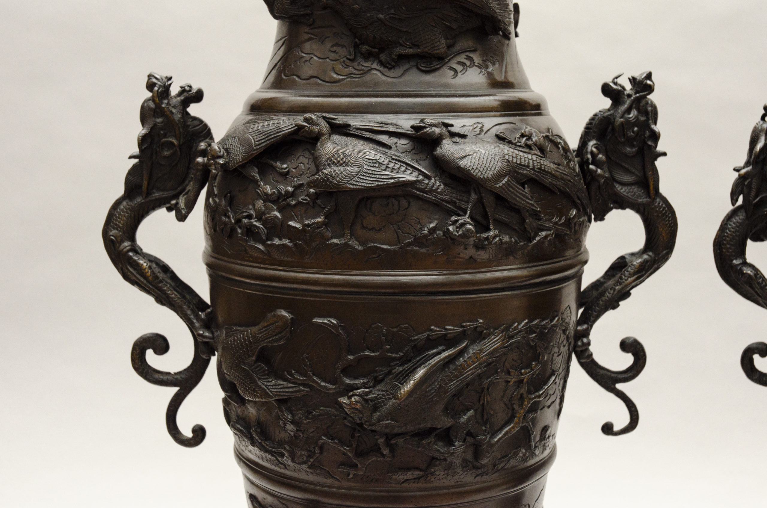 Paire of bronze Japanese lamps-vases - Image 5