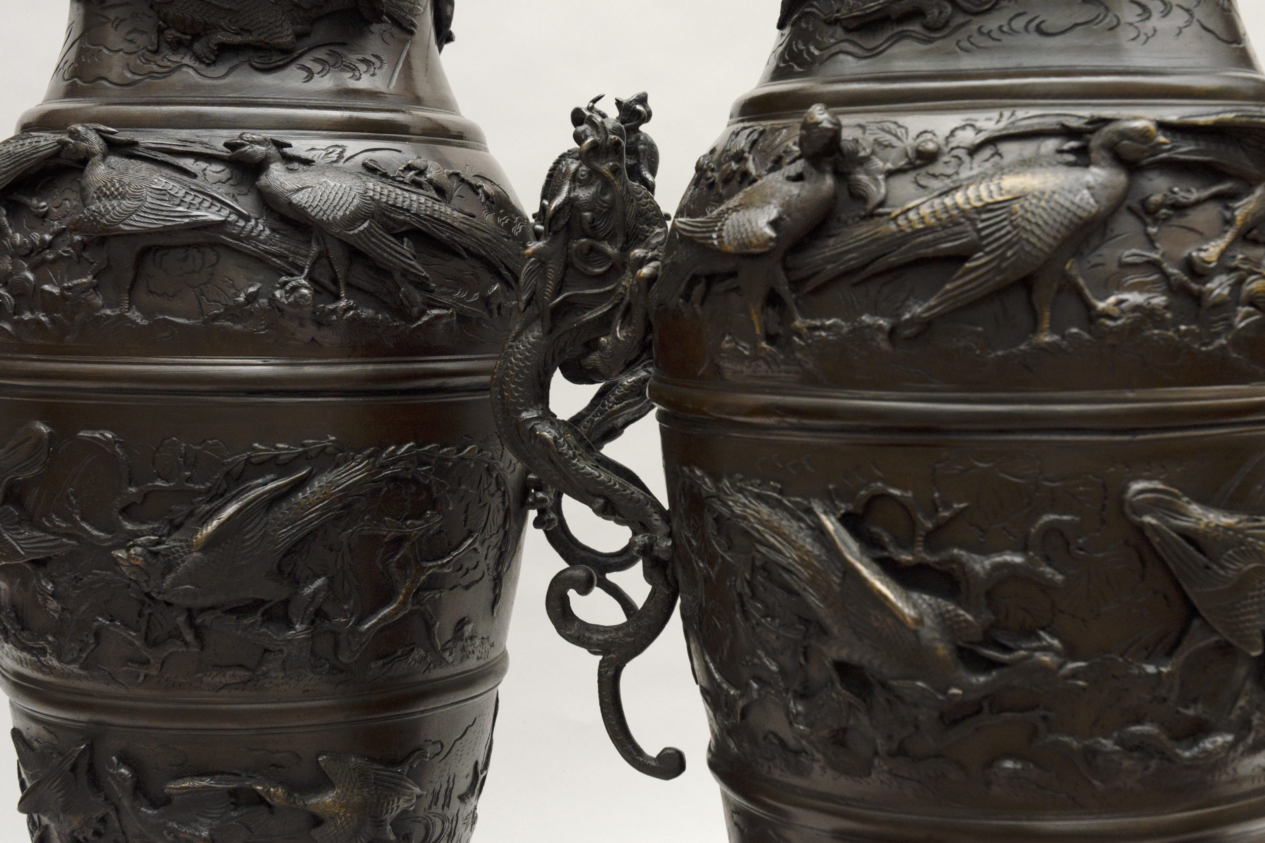 Paire of bronze Japanese lamps-vases - Image 11