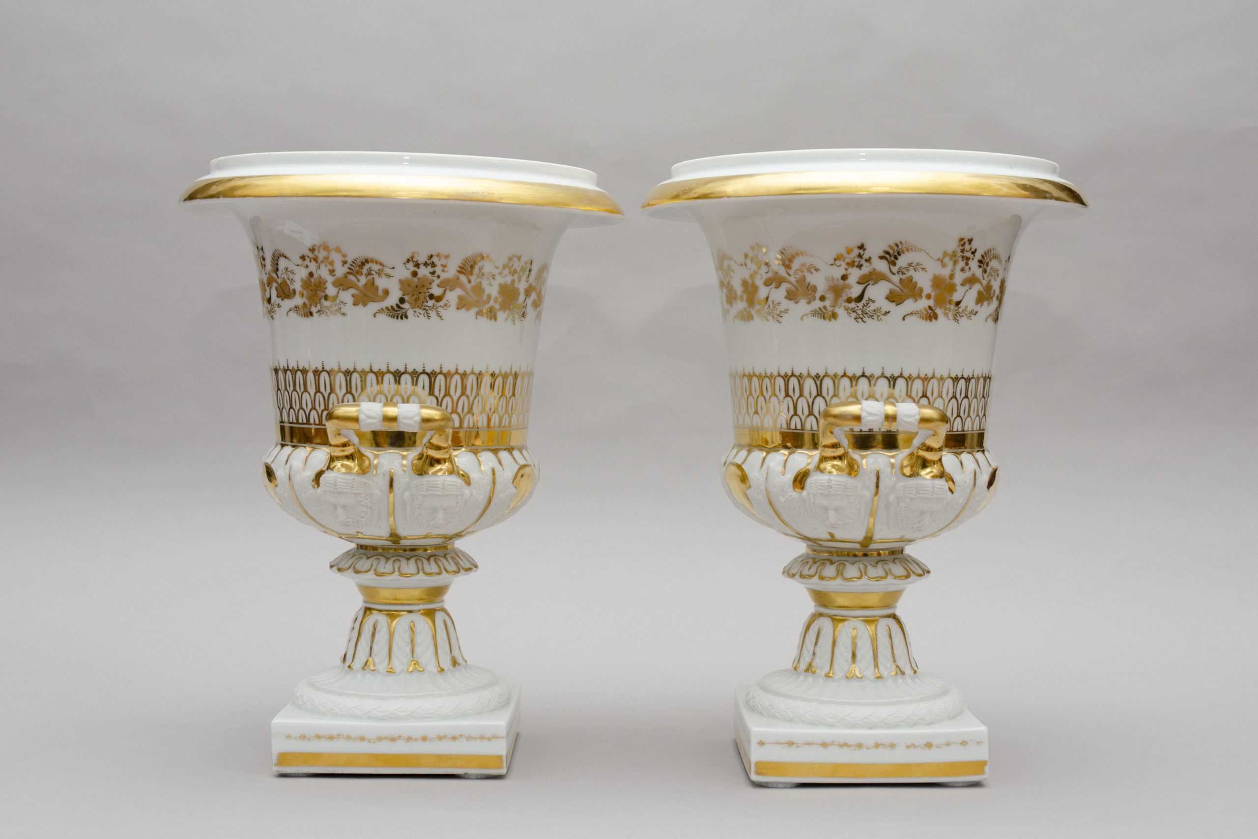 Large crater vases, Brussels porcelain - Image 2