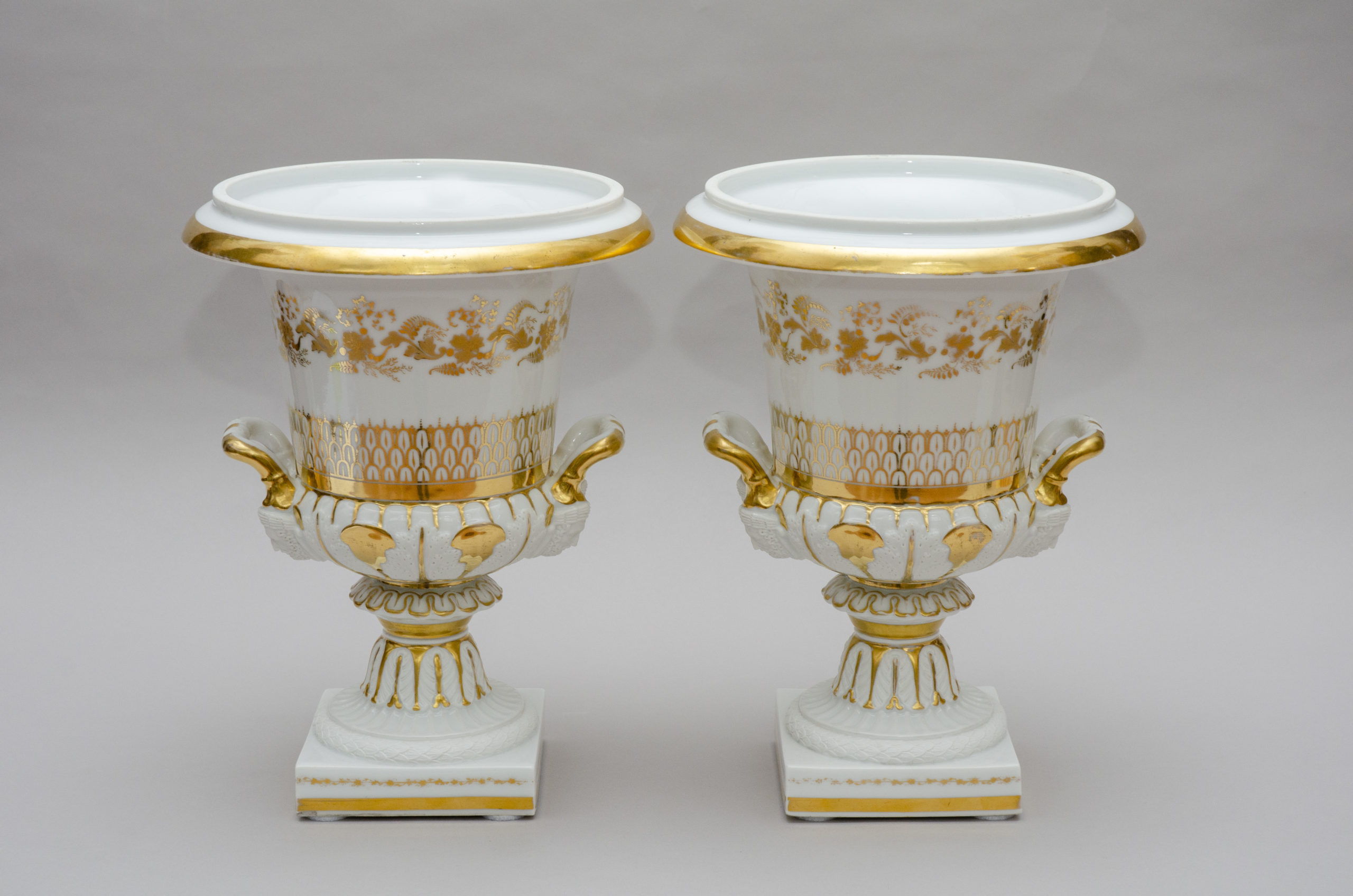 Large crater vases, Brussels porcelain - Image 9