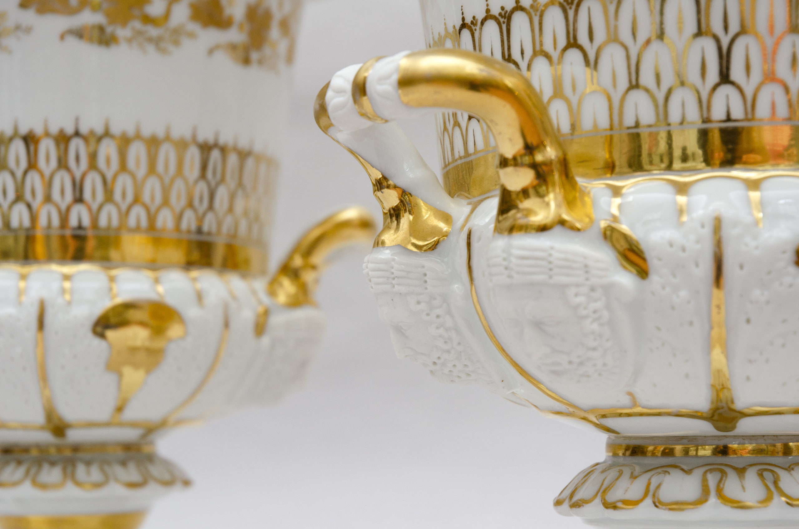 Large crater vases, Brussels porcelain - Image 7