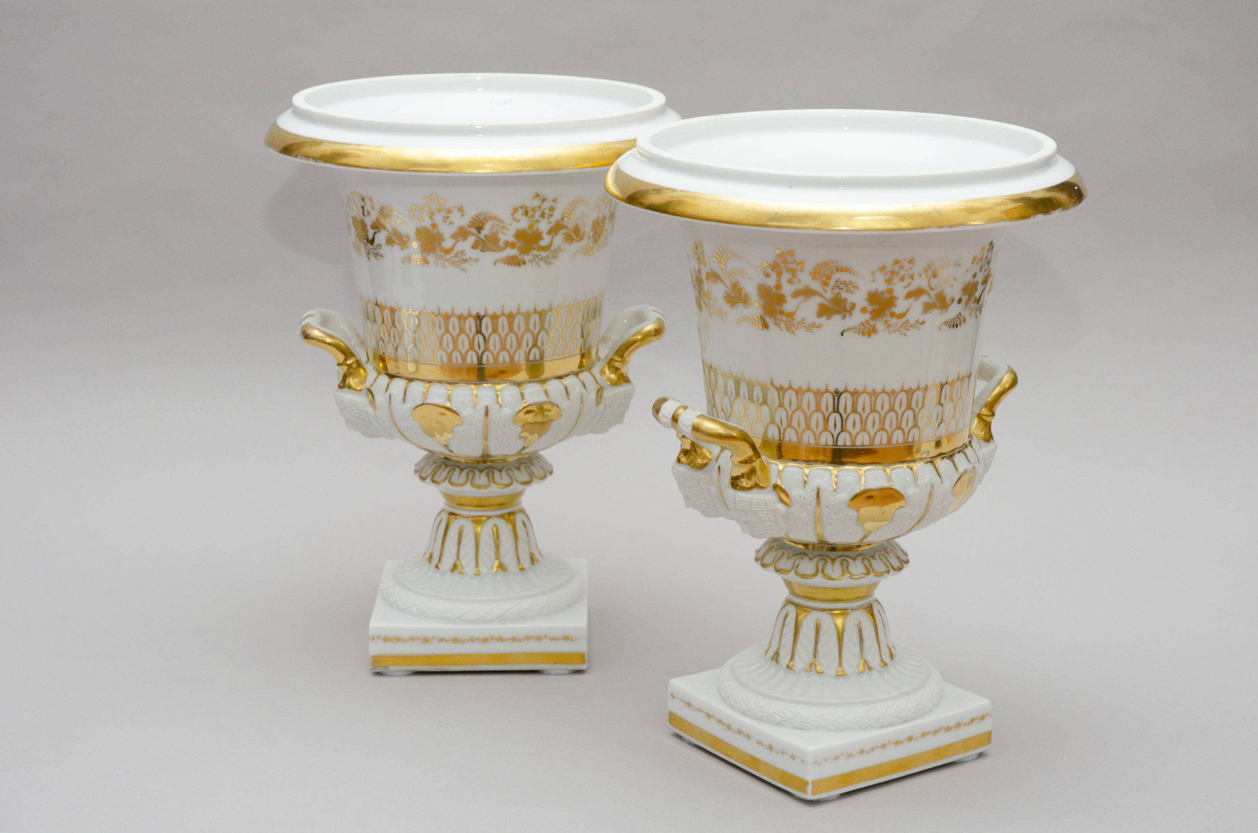 Large crater vases, Brussels porcelain - Image 3
