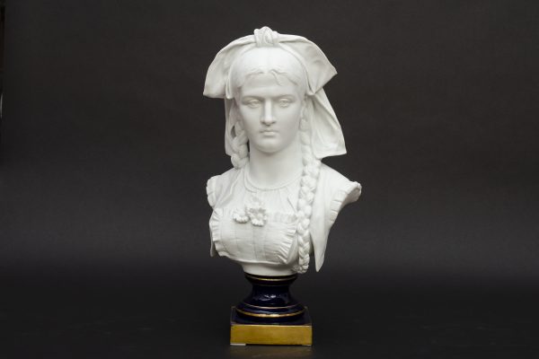 Buste en biscuit "Alsacienne", Laporte à Limoges