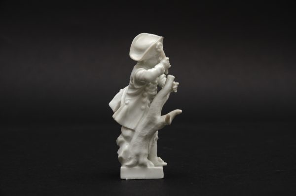 "Enfant jardinier", porcelaine blanche de Meissen – Image 3