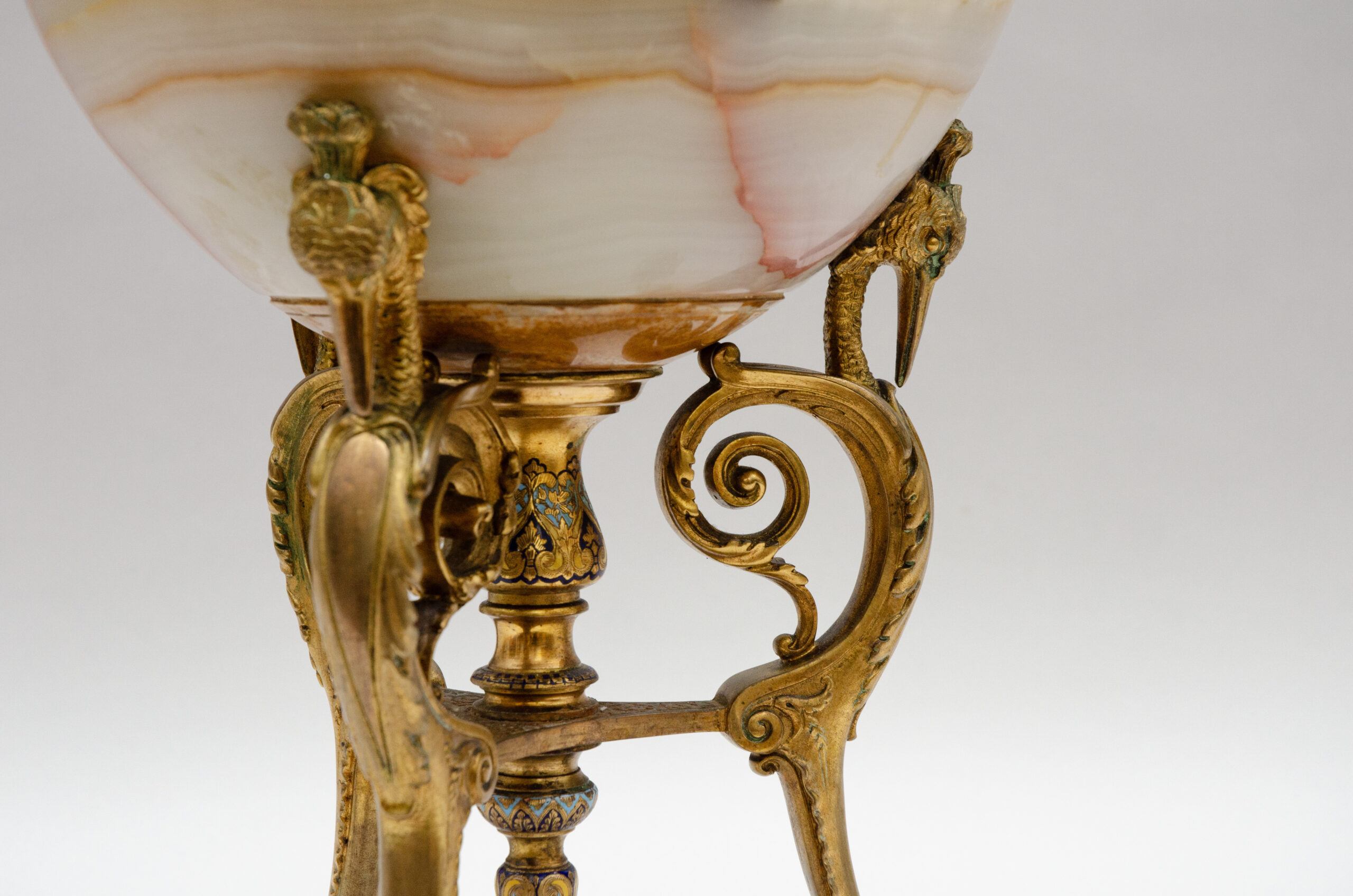 Large urn in onyx and gild bronze, attrib. to Eugène Cornu - Image 2