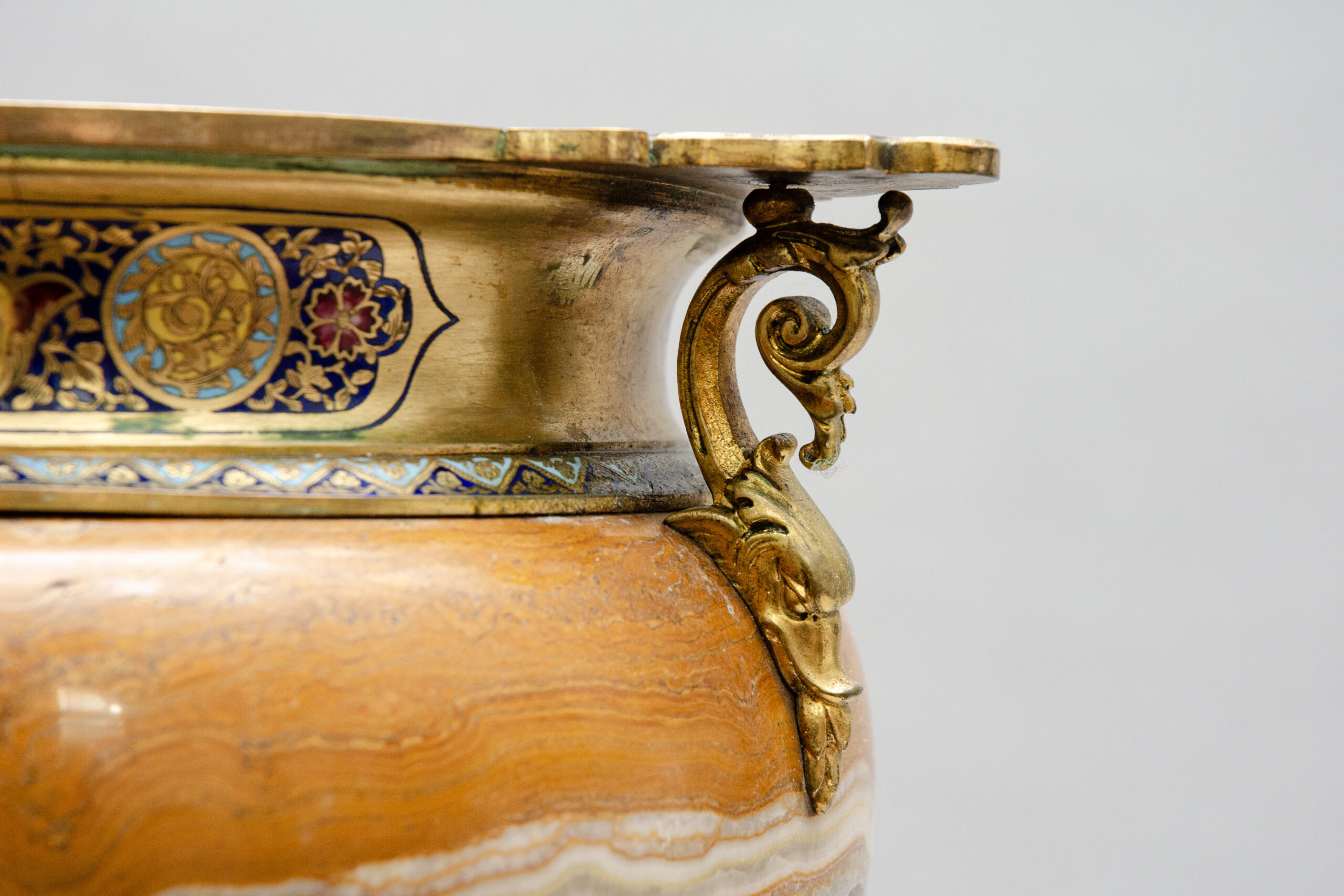 Large urn in onyx and gild bronze, attrib. to Eugène Cornu - Image 5