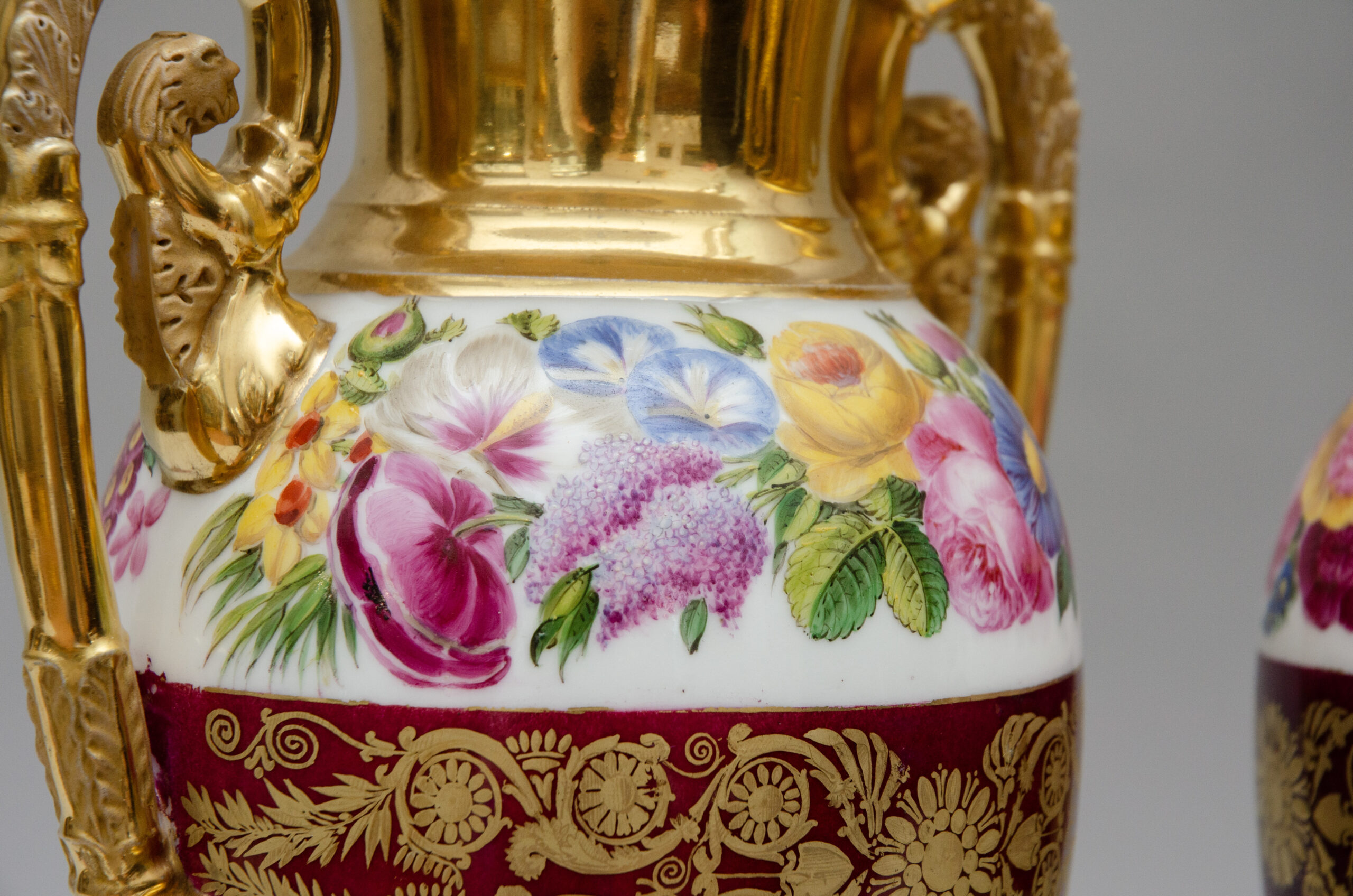 Large pair of eggshaped vases, Paris - Image 11