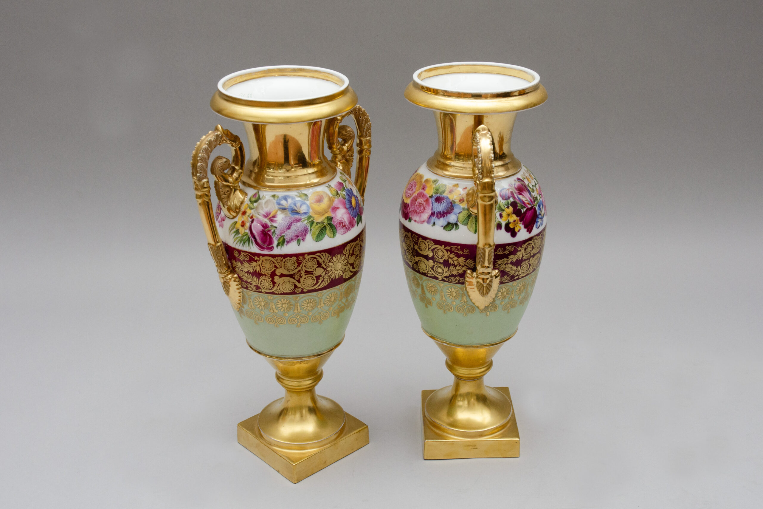 Large pair of eggshaped vases, Paris - Image 12