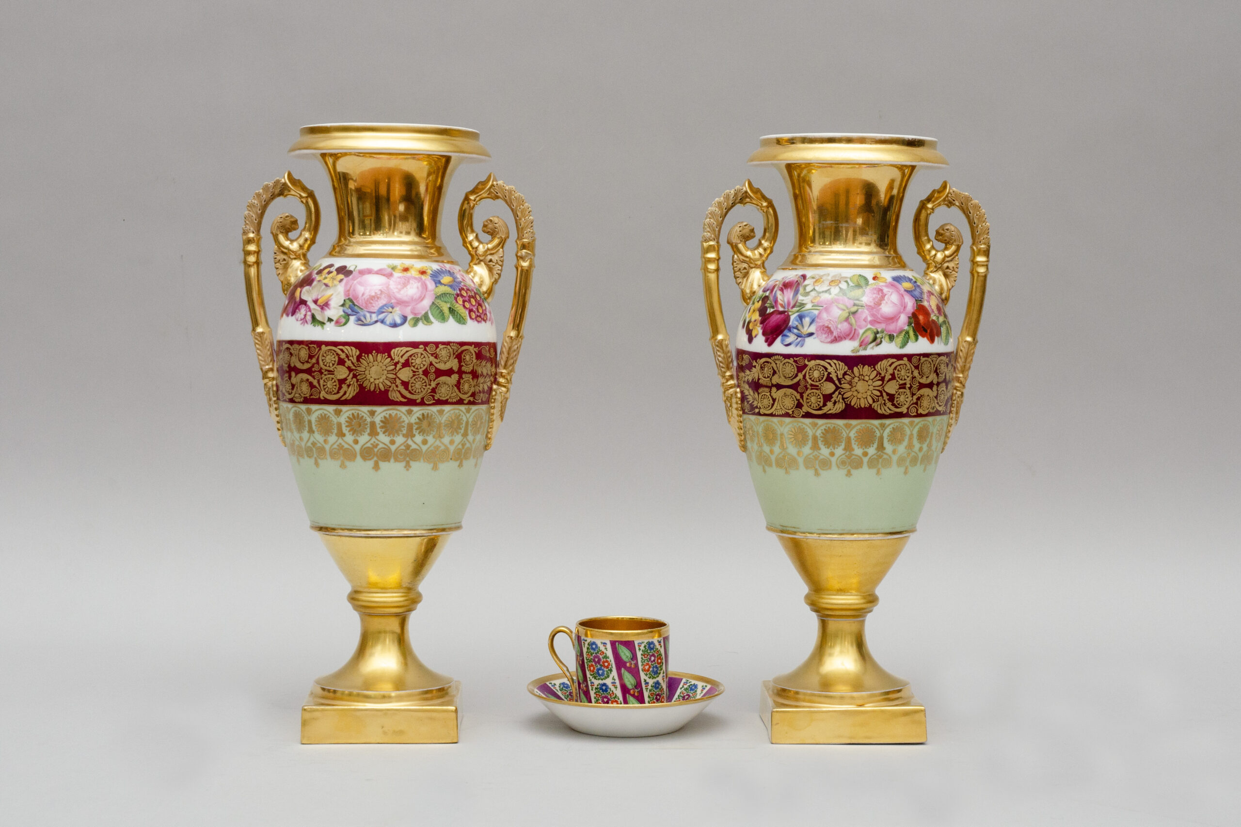 Large pair of eggshaped vases, Paris - Image 9