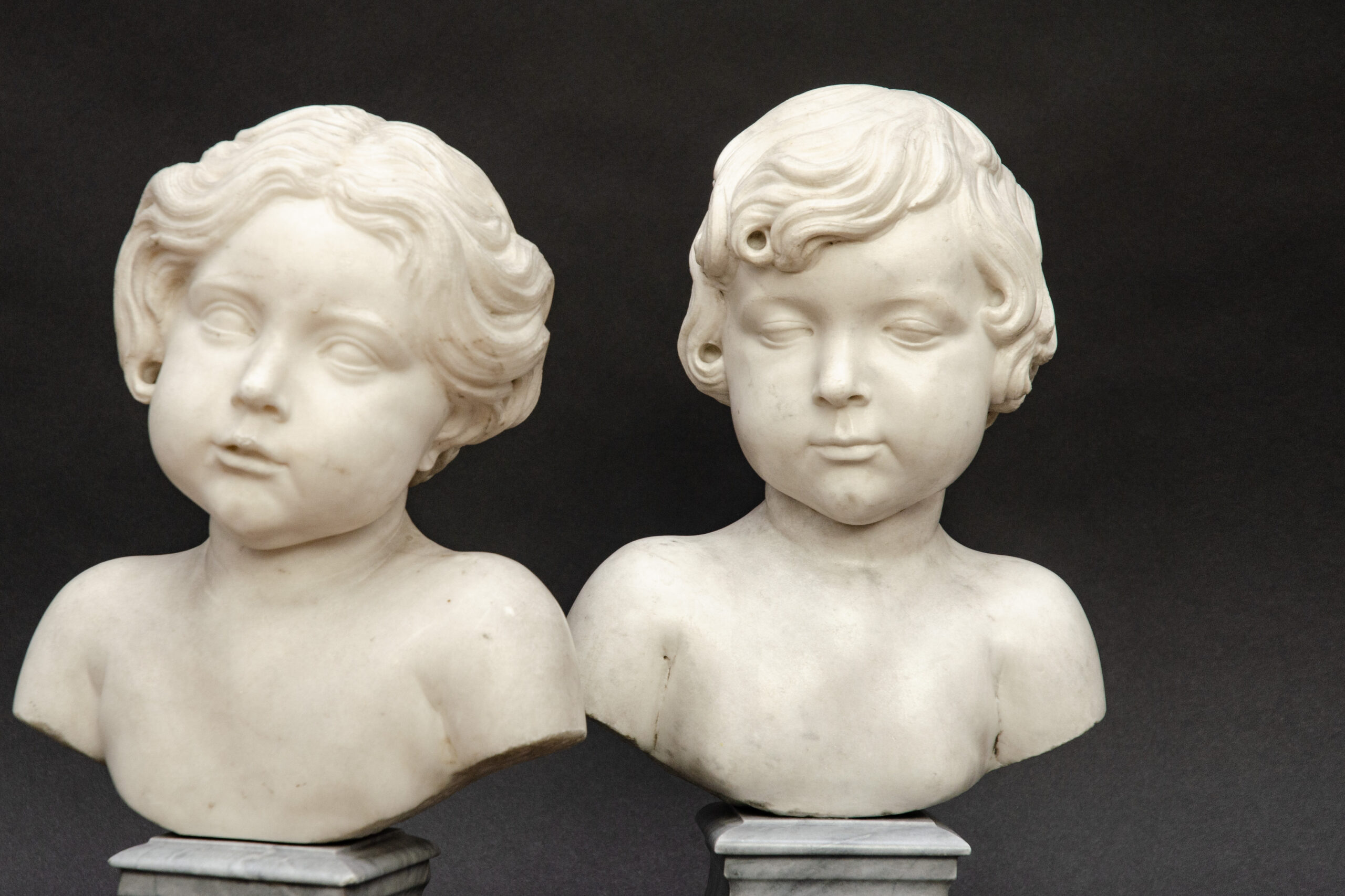 A pair of marble busts of children, circle of Alessandro Algardi (Bologna 1595 – Rome 1654) - Afbeelding 2