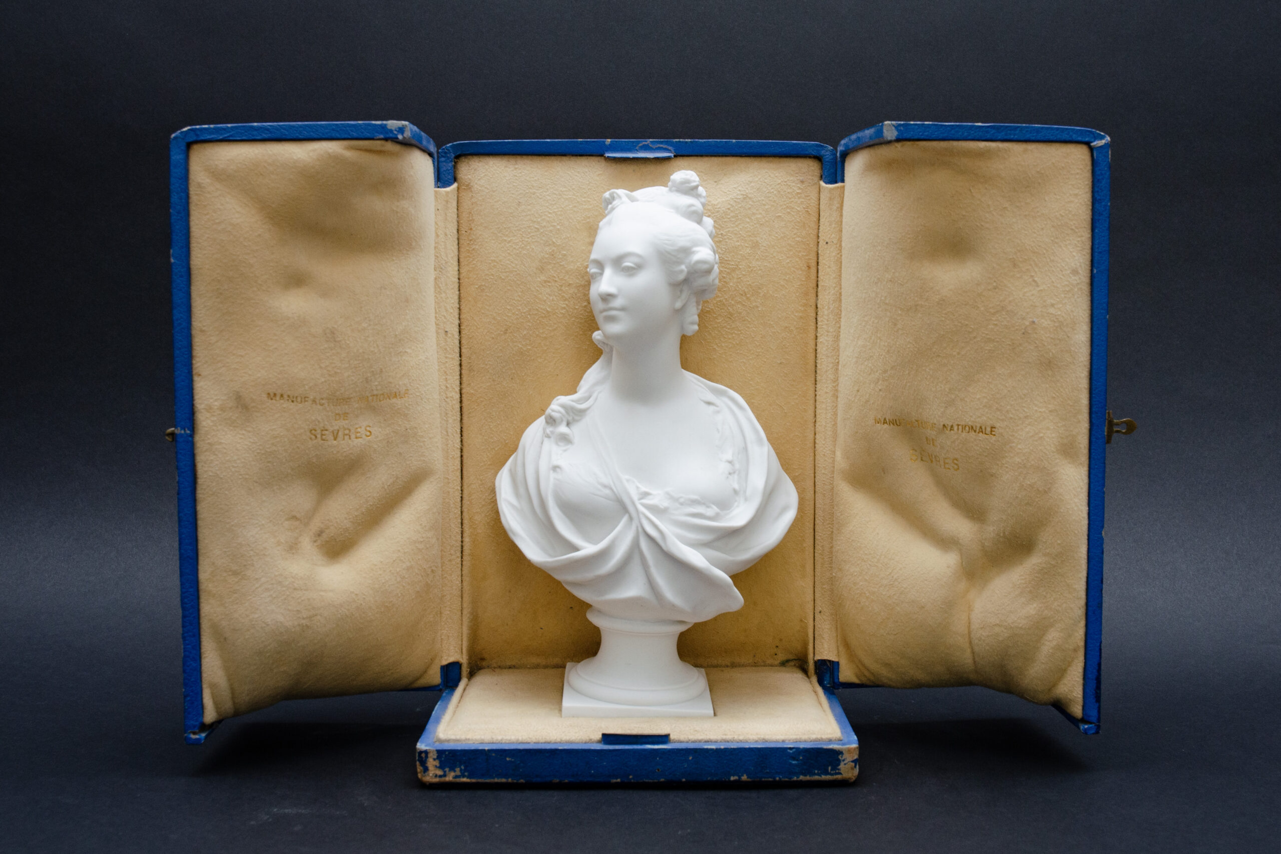 Bisque bust "Elegant", Sèvres - Image 2