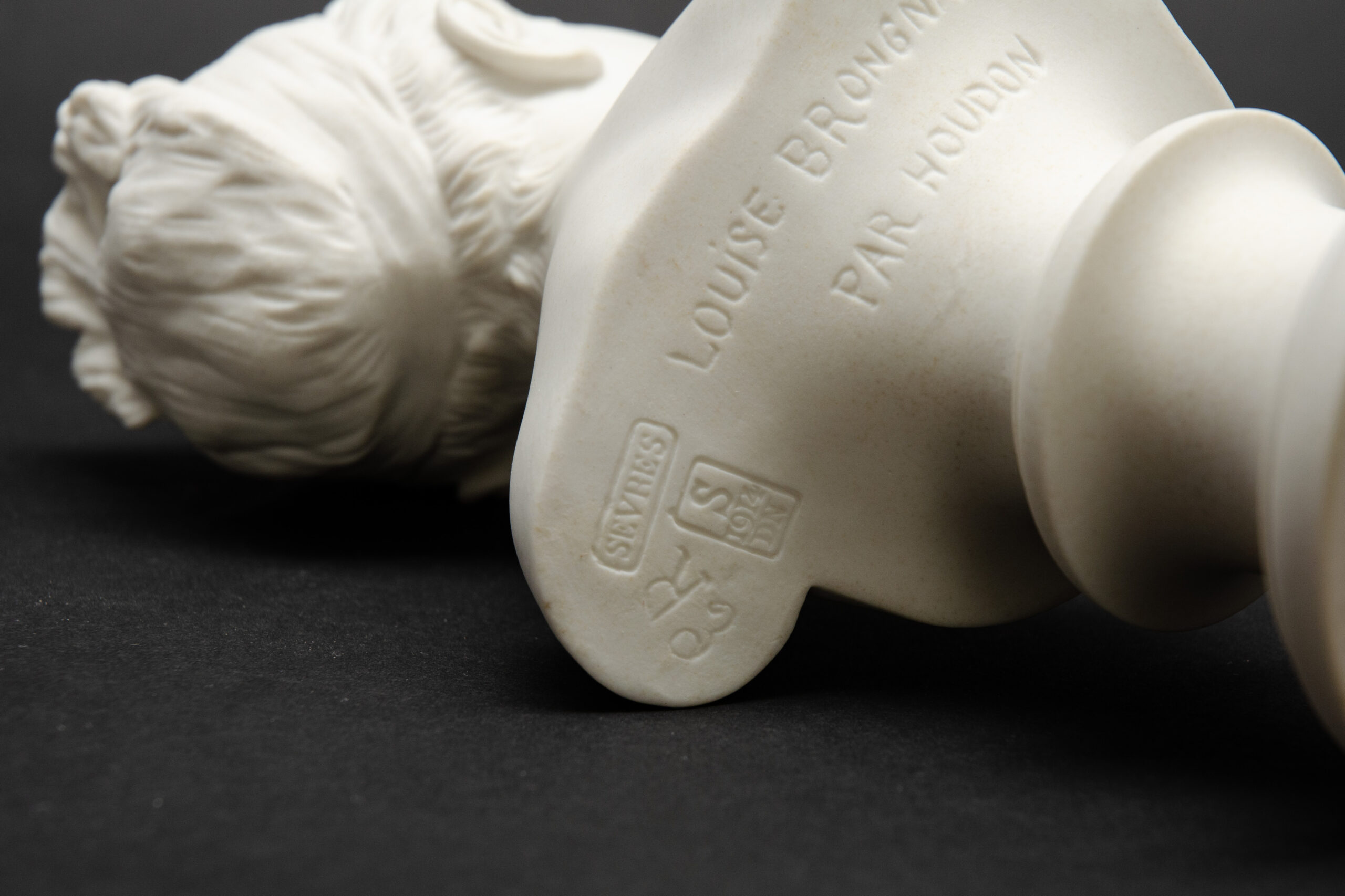 Pair of children’s busts, ‘Alexandre and Louise Brongniart’, after Houdon, Sèvres biscuit porcelain - Image 5