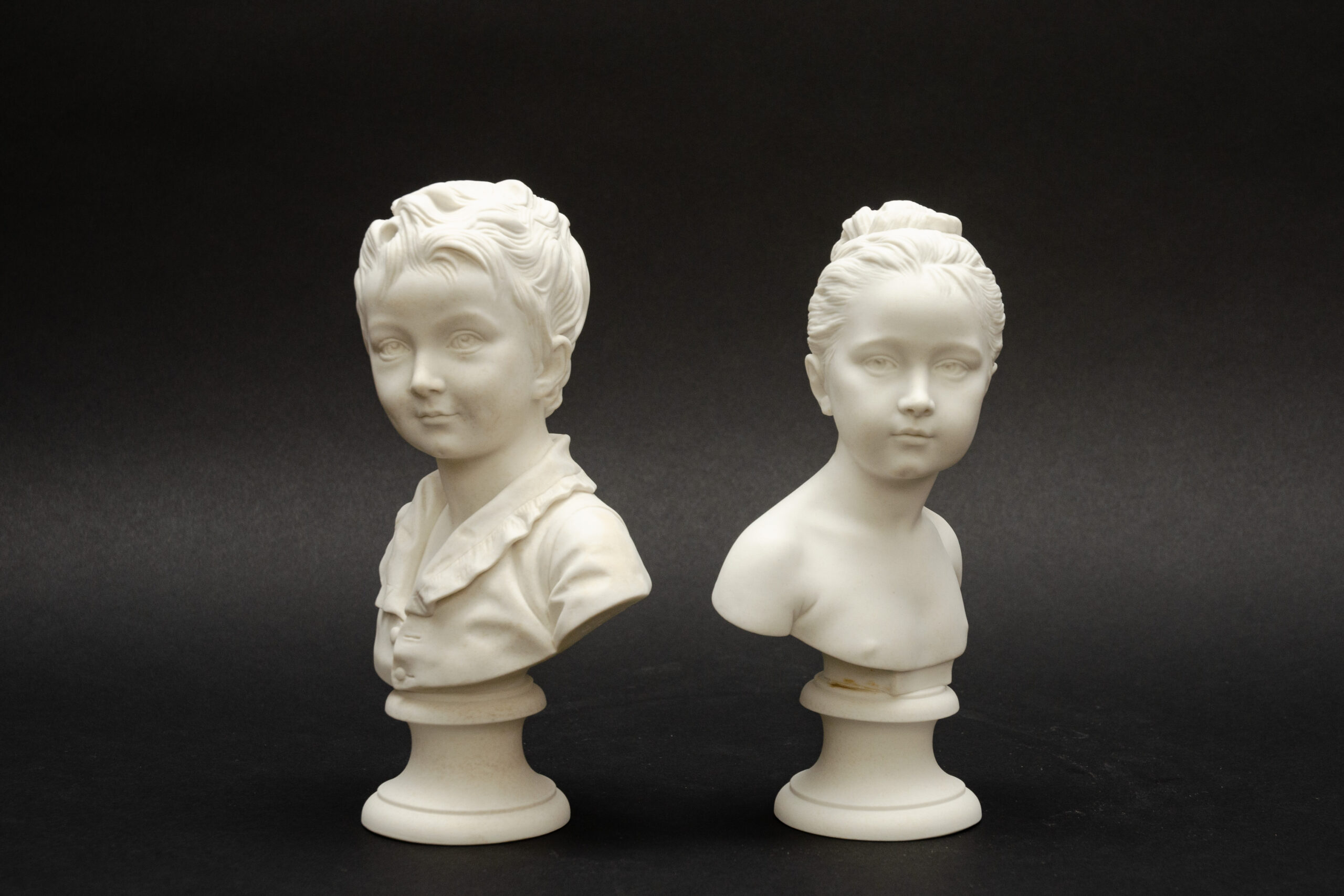 Pair of children’s busts, ‘Alexandre and Louise Brongniart’, after Houdon, Sèvres biscuit porcelain - Image 10